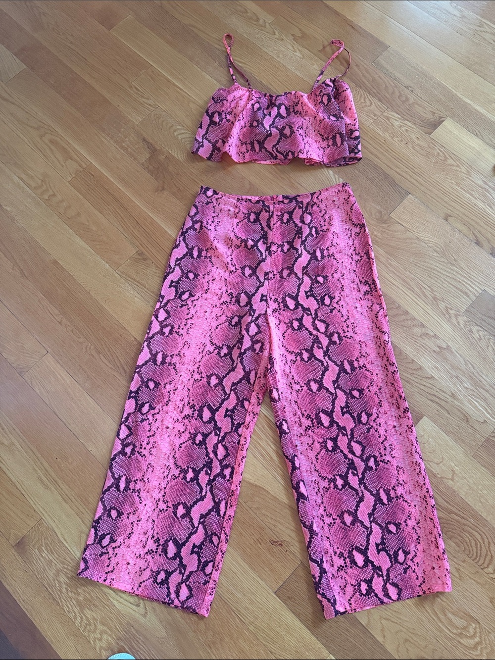 Superdown Pink Snake-Print matching set co ord Wide Leg Pants and flowy crop